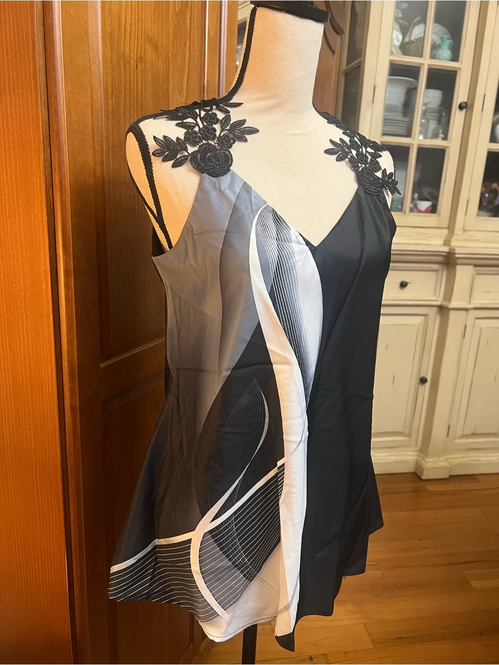 Black Graphic Print Lace-Shoulder Tank Top - Picture 2 of 8